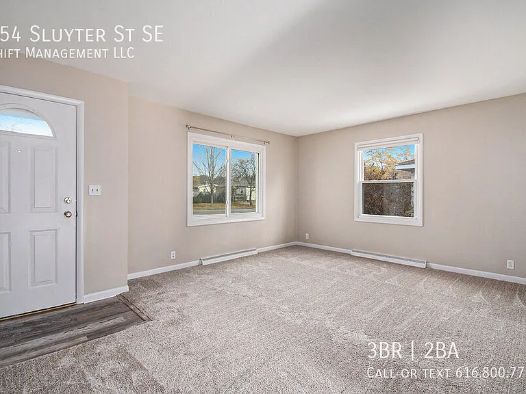 954 Sluyter St SE — Photo 5