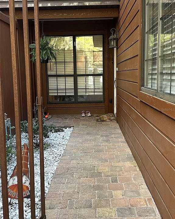 1st image of 913 SW 57th Dr