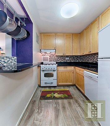 4th image of 16 W 16th St APT 10NN