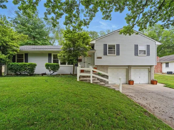6829 Switzer Ln, Shawnee, KS 66203
