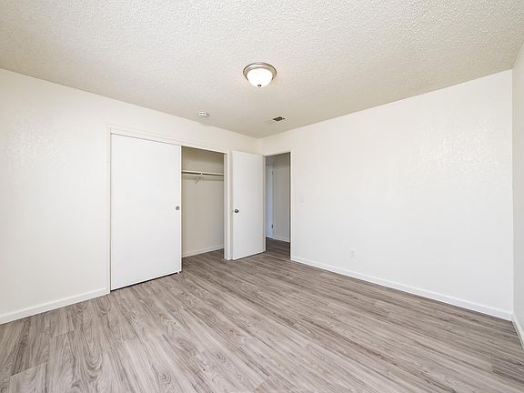 4th image of 226 E Hazelwood Dr #12