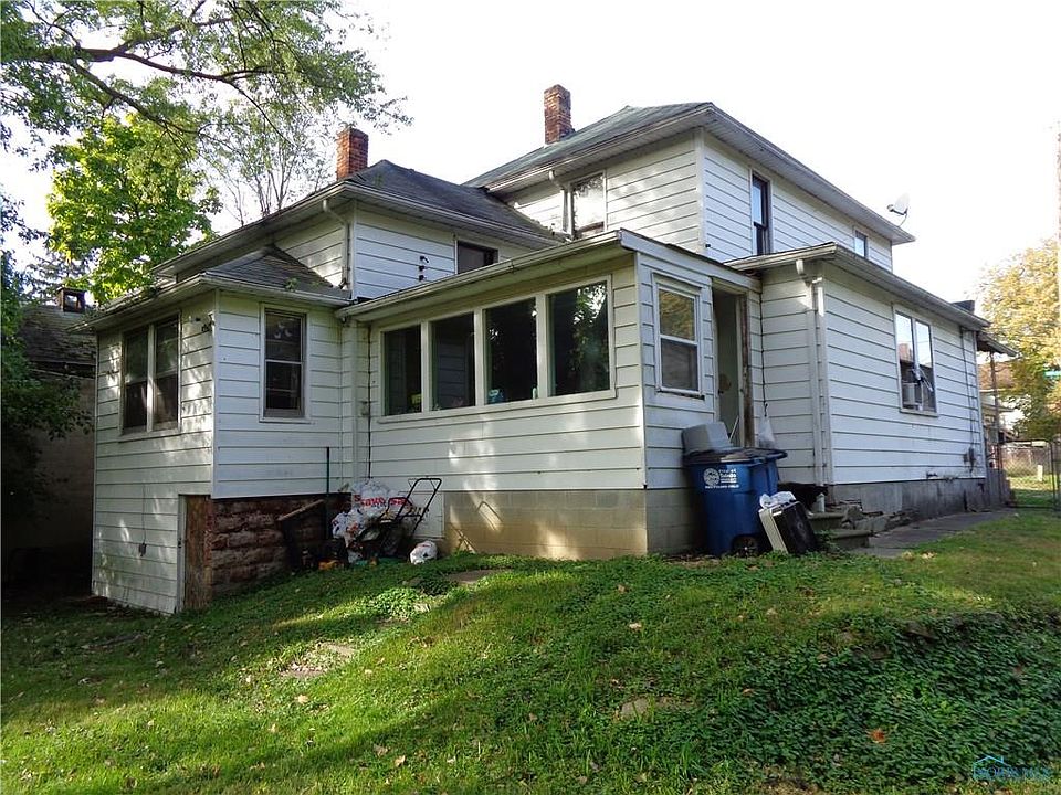 2nd image of 1555 Bow St