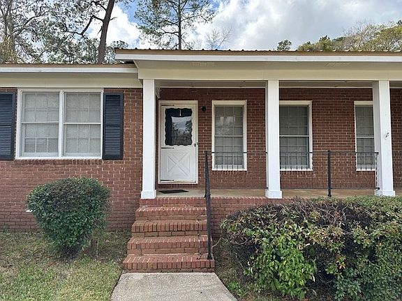 4th image of 506 Roberts St