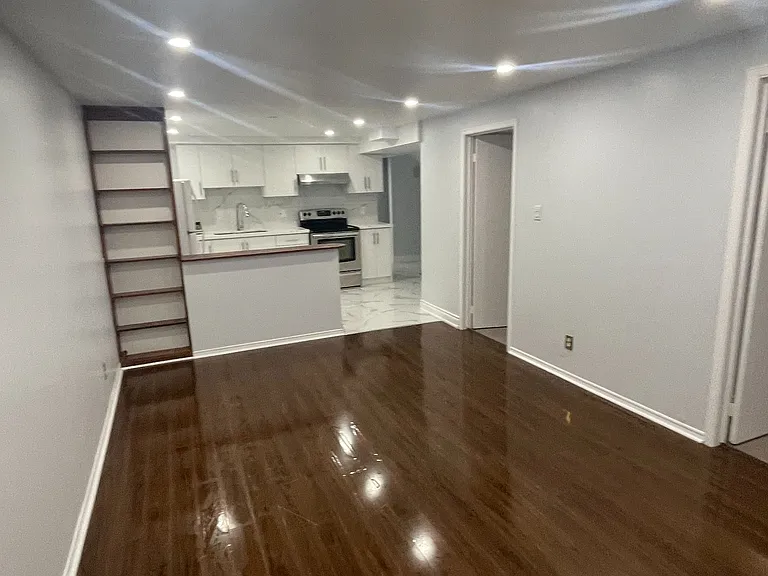 358 Kingsbridge Garden Cir #BASEMENT — Photo 10