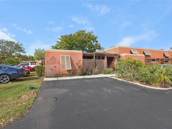 1400 Trellis Ln, Pembroke Pines, FL 33026