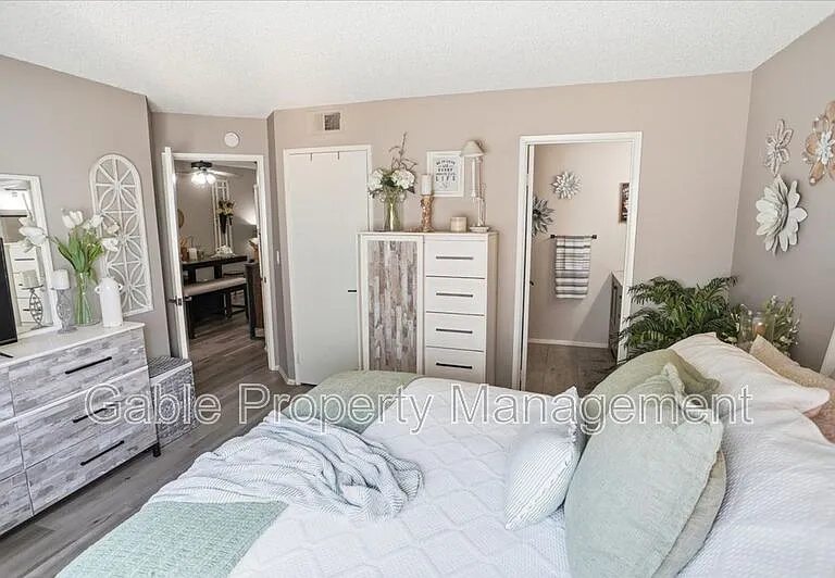 20305 Rue Crevier #585 — Photo 9
