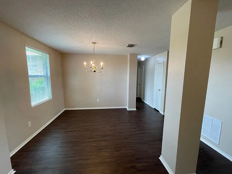 2912 Crimson Clover Dr — Photo 7