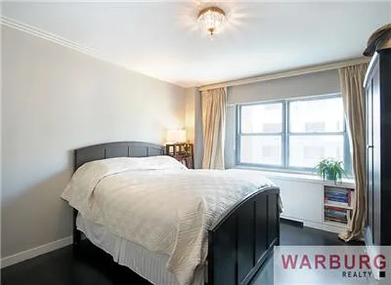 Sold by Warburg | media 6
