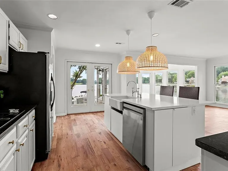 1695 Spinnaker Dr — Photo 10