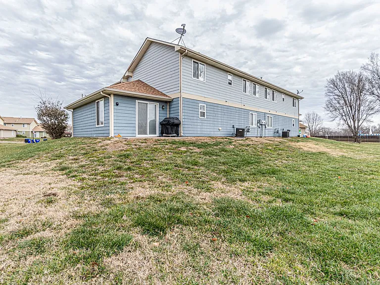 601 Seitz Ct — Photo 37