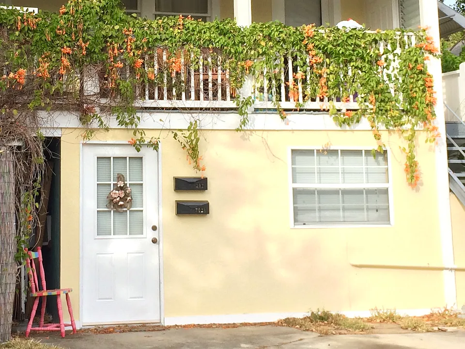 302 Marshall St #2