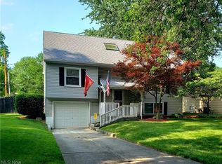 26674 Locust Dr, Olmsted Falls, OH 44138