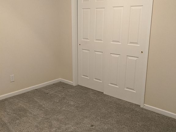 4th image of 33 Highmeadow Dr