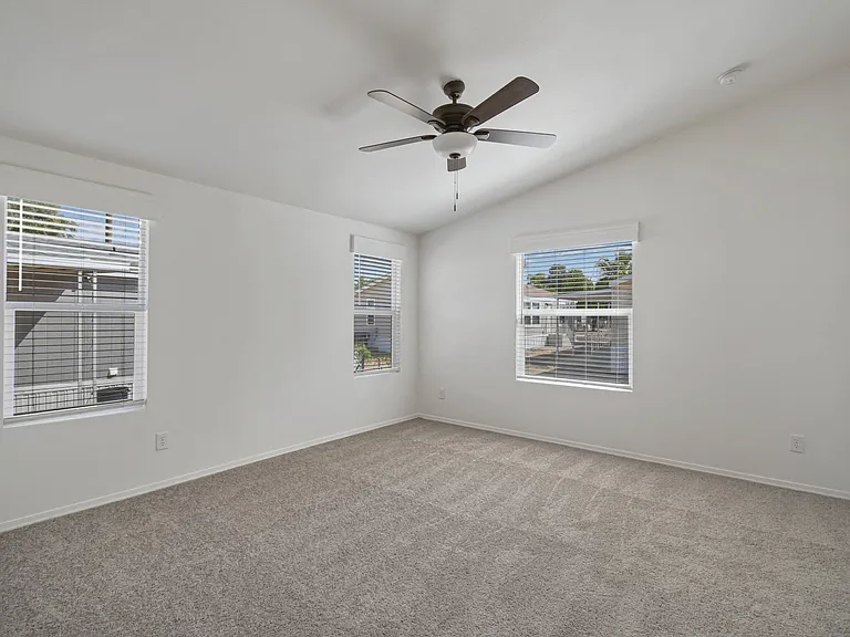 8601 N 71st Ave — Photo 17