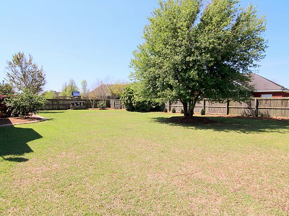 Spacious fenced yard