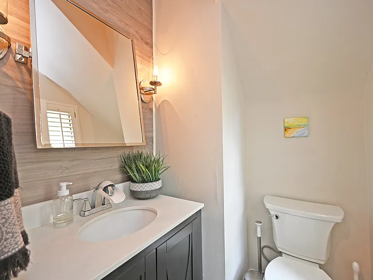 6900 Drake Rd — Photo 26