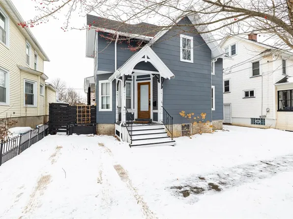 27 W Gibson St, Canandaigua, NY 14424