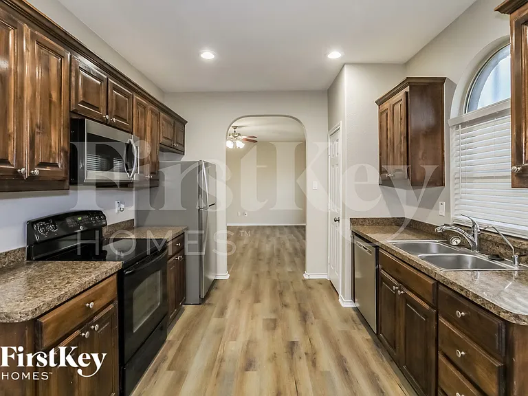853 Jodie Dr — Photo 5
