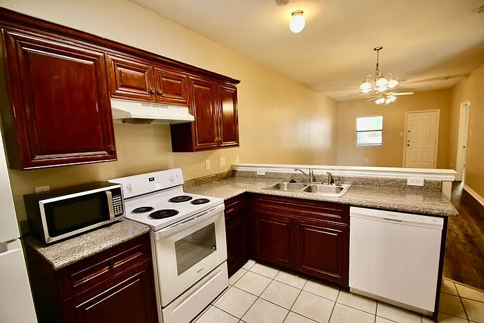 3116 S Cherry Ln — Photo 3