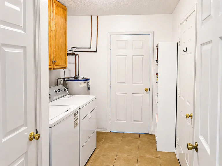 4008 Breezy Hill Ln — Photo 11
