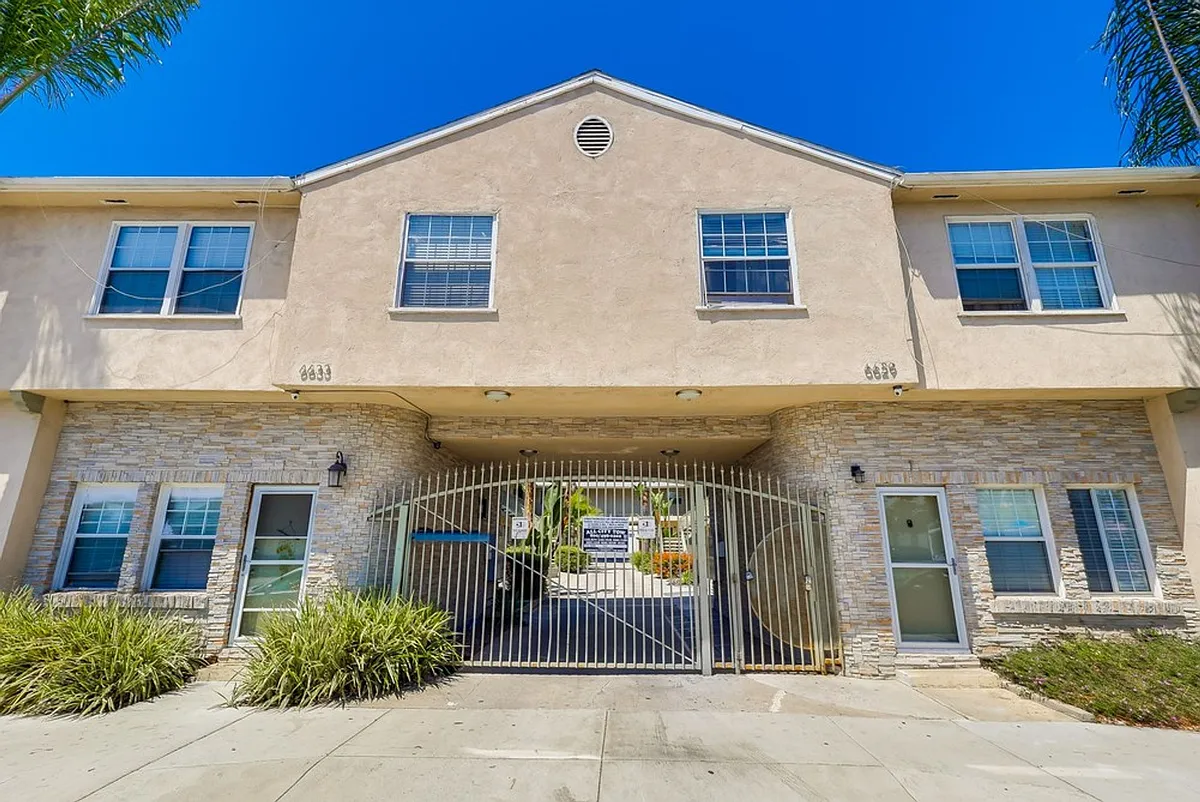 Building Photo - 6627-6635 Crenshaw Blvd