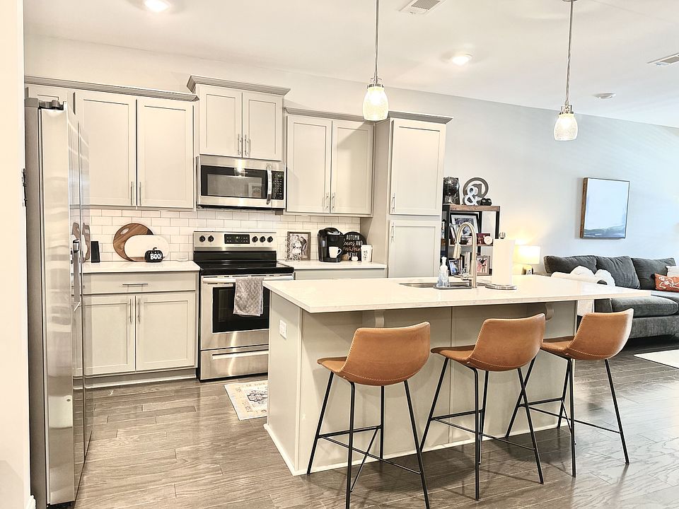 1st image of 800 Vintage Green Ln #101