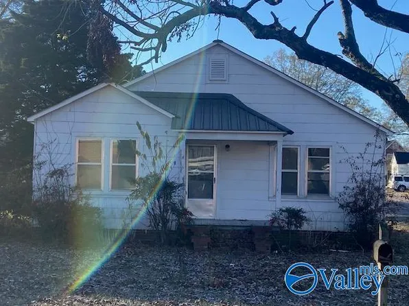 802 E Laurel St, Scottsboro, AL 35768
