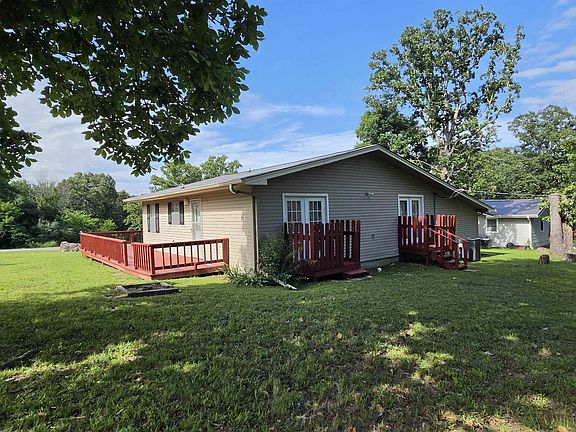 3rd image of 301 Amethyst Ln