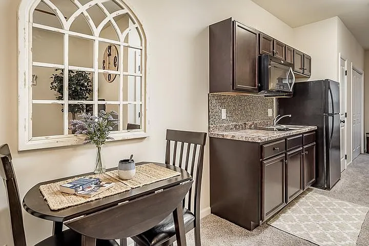 1 bed, 400 sqft, $995 — Photo 3