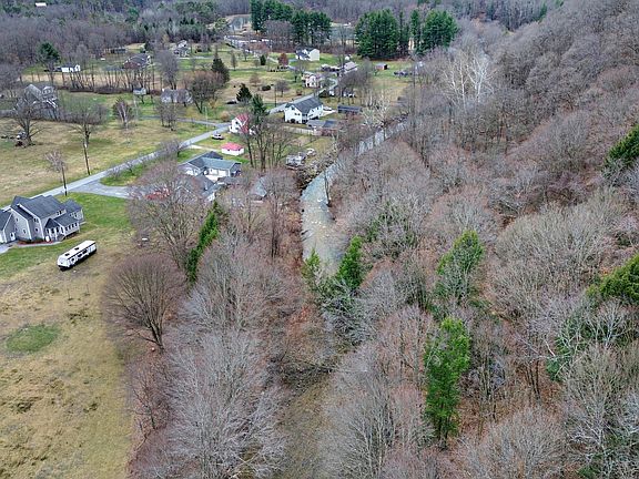 5th image of 136 Twin Lakes Rd