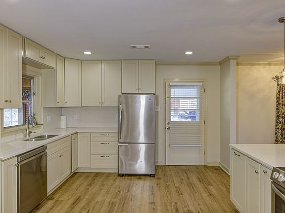 5th image of 420 Warrenton Rd