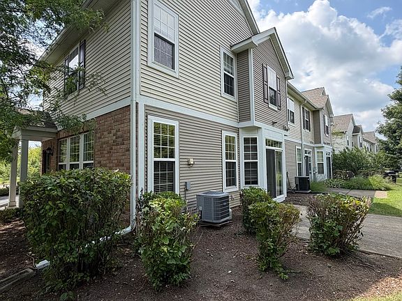 2nd image of 2620 Williamsburg Dr