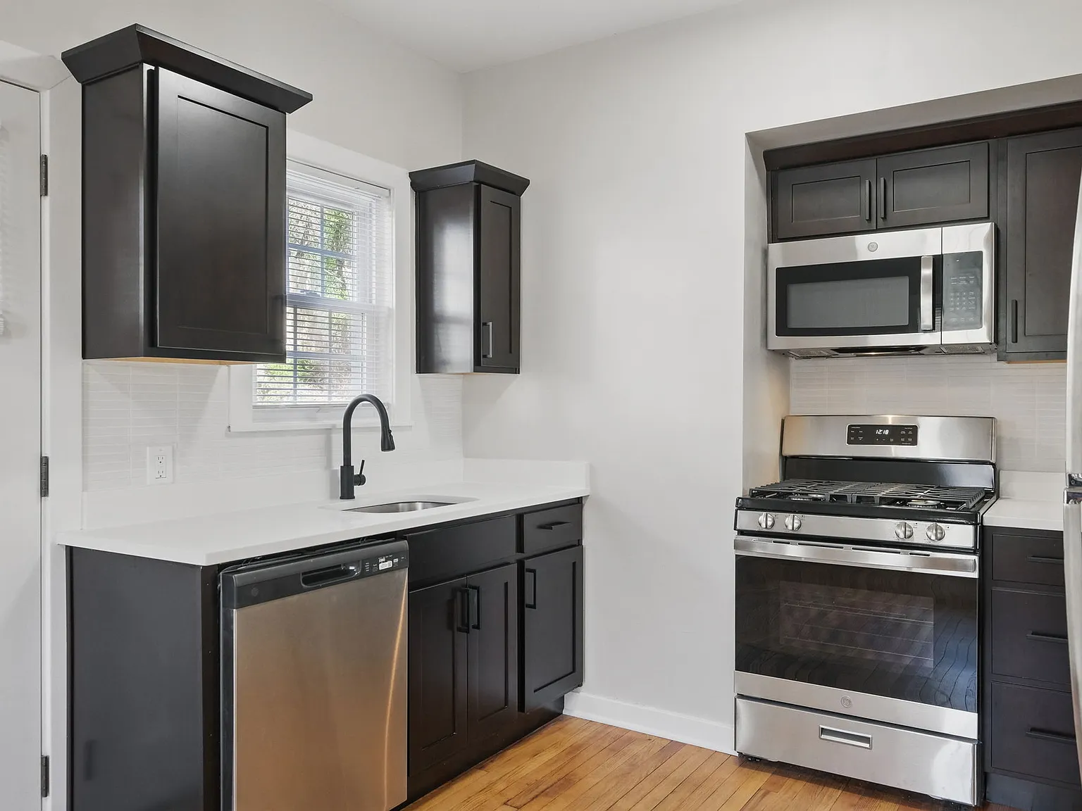 310 W Riverview Ave — Photo 4