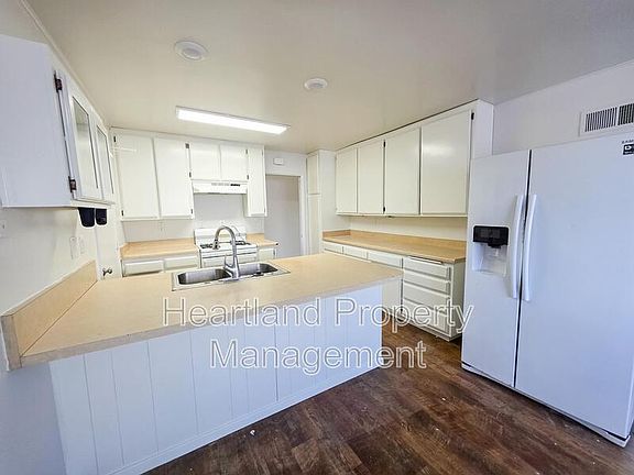 3rd image of 8725 Kelso St