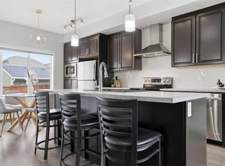 632 SW Mahogany Blvd SE, Calgary, AB T3M 1X9