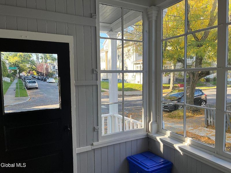 5th image of 152 Ontario Street