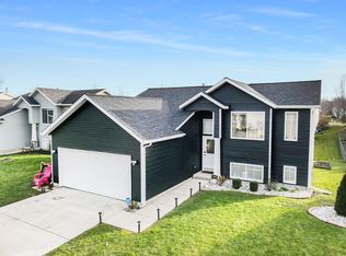 2964 Woodglen St NW, Grand Rapids, MI 49504