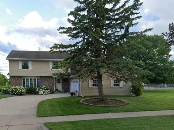 1211 Park Ridge Ave, Oshkosh, WI 54901