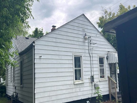 3rd image of 19305 Washtenaw St