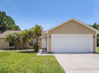208 Red Maple Dr, Kissimmee, FL 34743