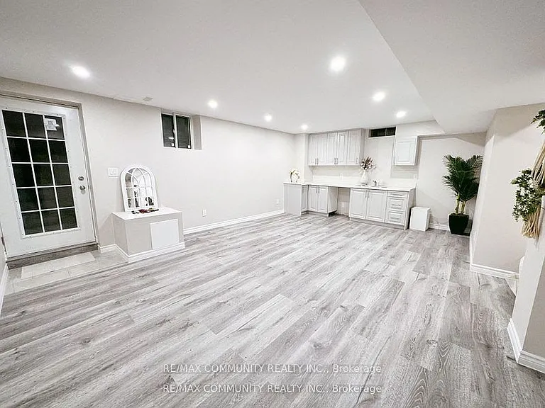 19 Yvette St NW #BASEMENT — Photo 8