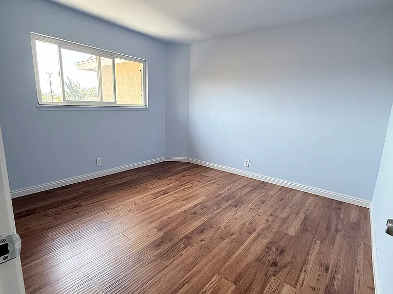 6015 S Wilton Pl — Photo 4