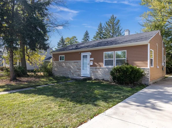 207 Fairlawn Ave, Elyria, OH 44035