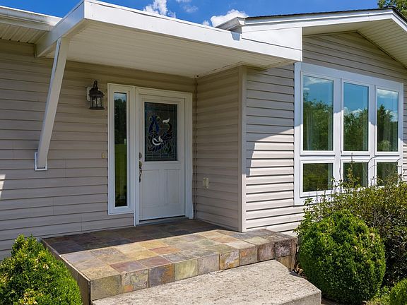 3rd image of 459 Iron Ridge Ln