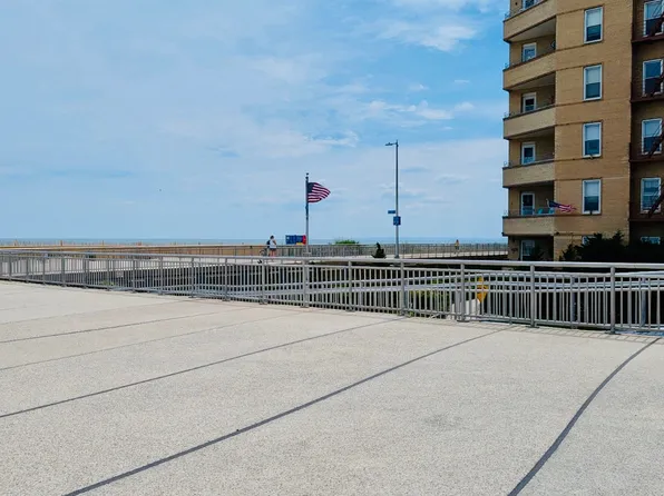121-16 Ocean Promenade APT 2C, Rockaway Park, NY 11694
