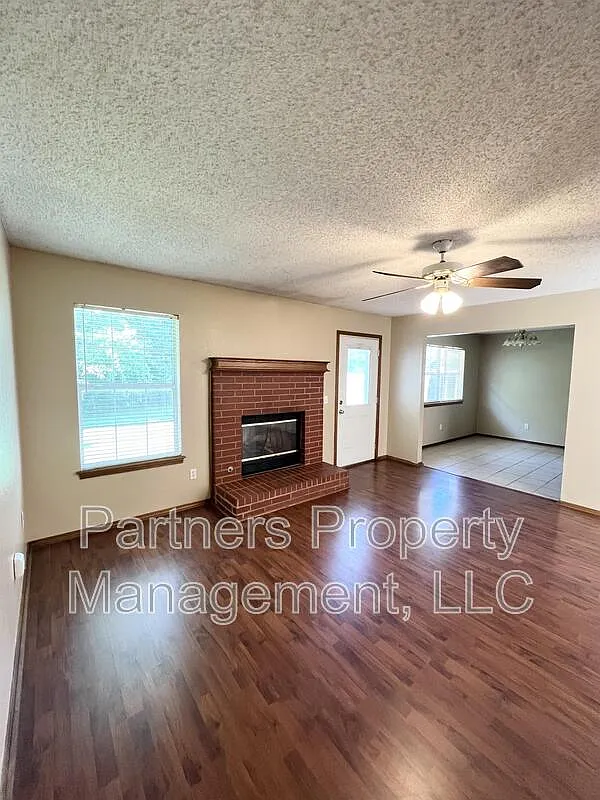 2 bed, 2.0 bath, 1240 sqft, $1,250 — Photo 2