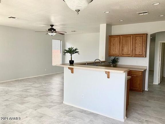 4th image of 3733 E Meadowview Dr