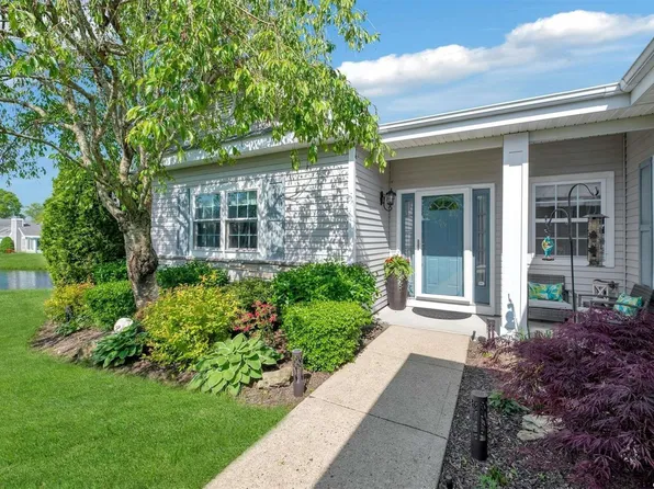 573 Mirror Pond #154, Moriches, NY 11955