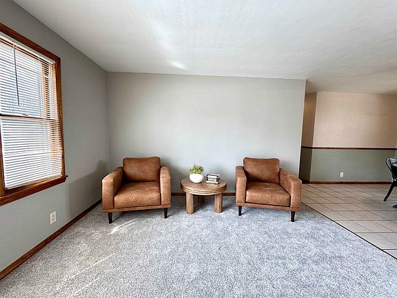 5th image of 2219 Kenwood Ave
