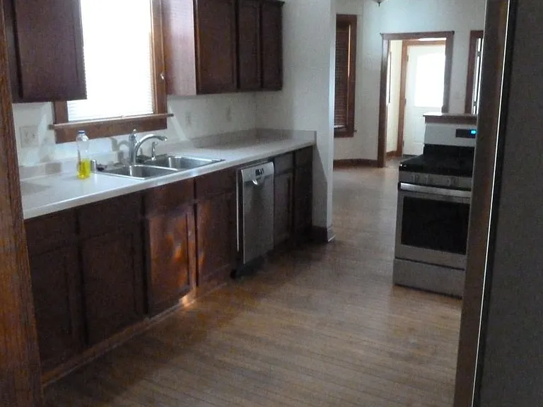 426 E Smith St — Photo 9